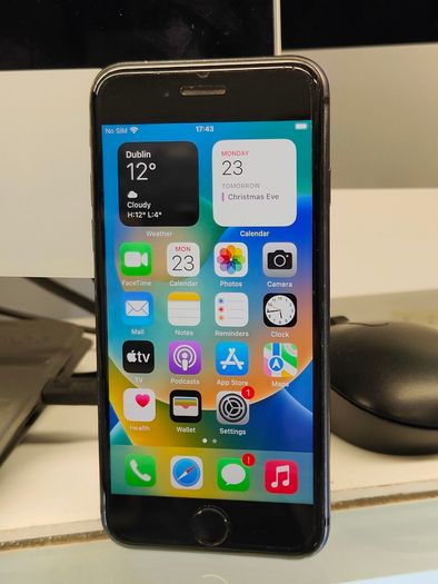 Apple iPhone 8 64GB Factory Unlocked Black (Battery: 76%)