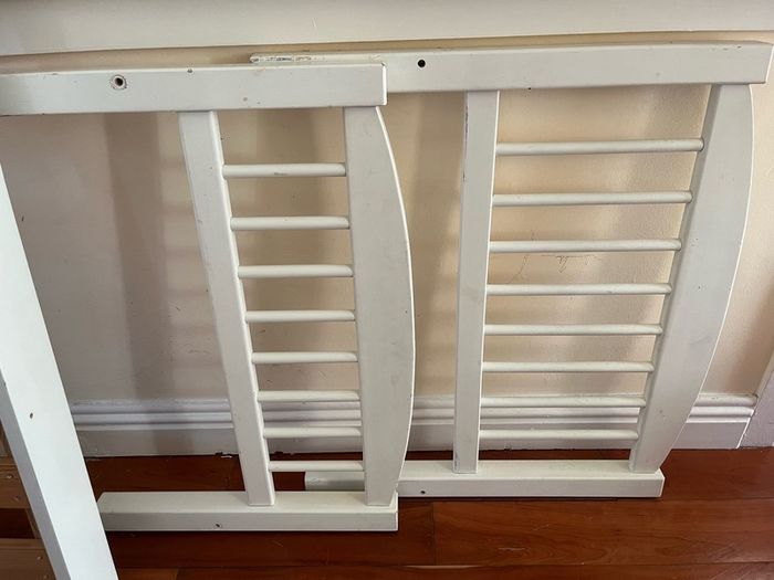 Wooden Toddler Bed (white)