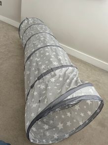 Pop up play tunnel