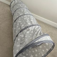 Pop up play tunnel