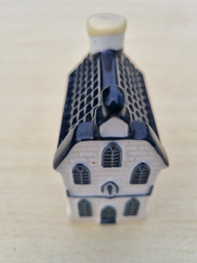 KLM miniature house made of Delft Blue ceramic,
