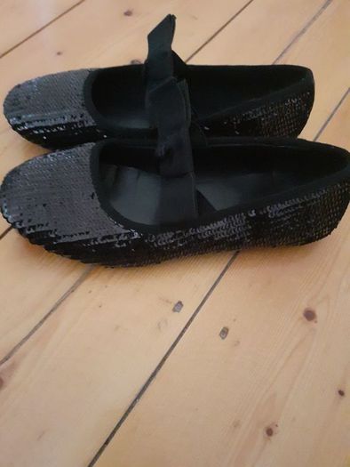 girls beautiful pumps
