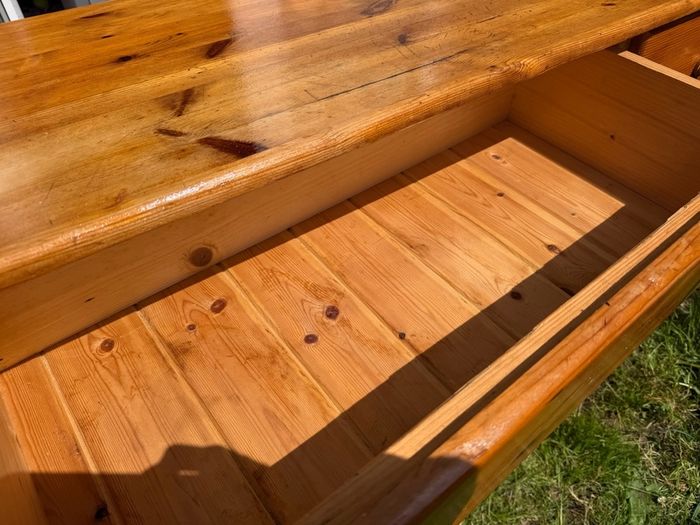 chest of drawers