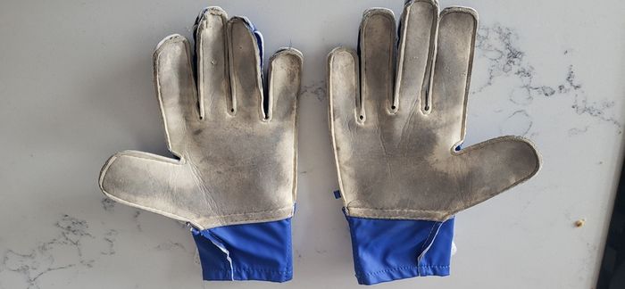 Adidas predator goalkeeper gloves size 5