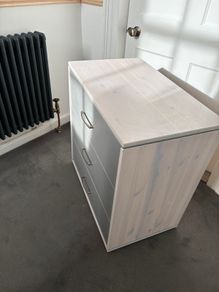 Chest of drawers