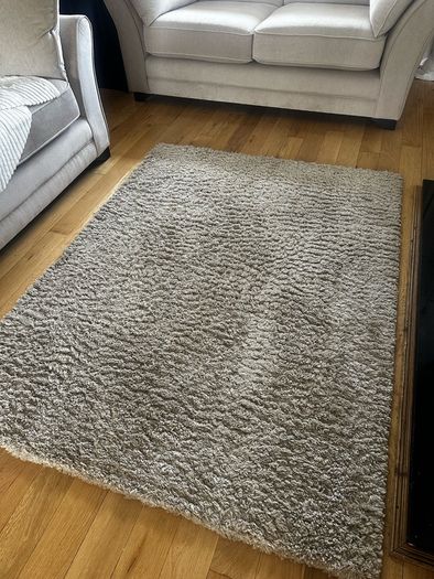 beige rug
