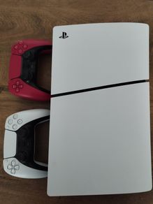 PS5 Digital version slim + 2 controllers