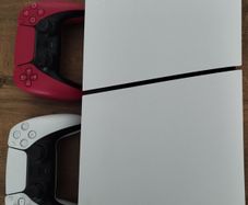 PS5 Digital version slim + 2 controllers