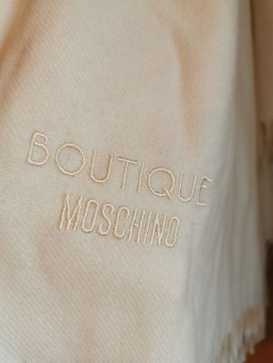 BNWT - Boutique Moschino 100% merino wool Poncho / Shawl