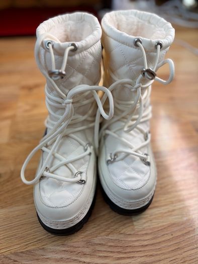 Insulated winter boots