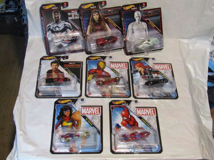 Hot Wheels MARVEL Character Diecast Cars Complete Set Of 8 Brand New Sealed