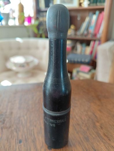 Antique Italian pipe in novelty champagne bottle 1911