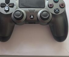 PS4 controllers