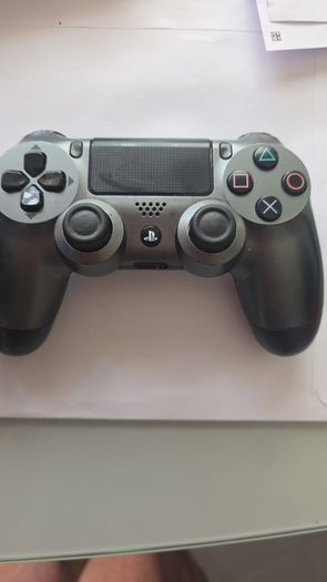 PS4 controllers