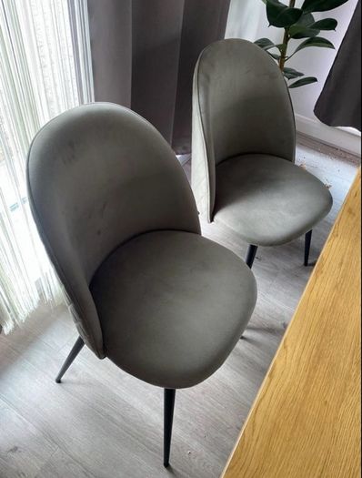 table with 4 chairs