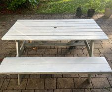 Picnic bench