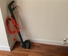 Black and Decker GL 540 Trim 'n' Edge corded strimmer