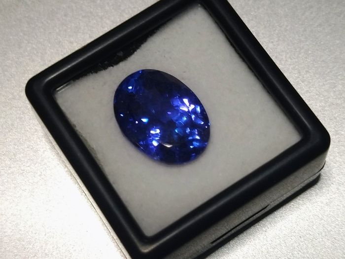 10.4ct Natural Tanzanite Gemstone , Certified , Eye Clean , Oval Cut, Very Good