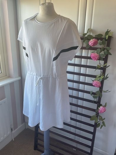 dress Bnwt Molly bracken white & black contrast dress sporty style