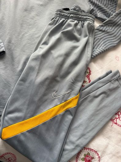 mens nike tracksuit