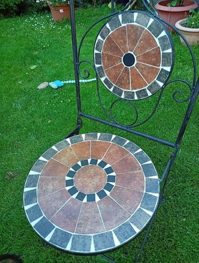 Mosaic Bistro Garden Table + Garden Clock