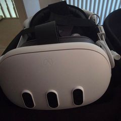 Meta Quest 3 512GB + Case, Battery Strap and Controller Grips