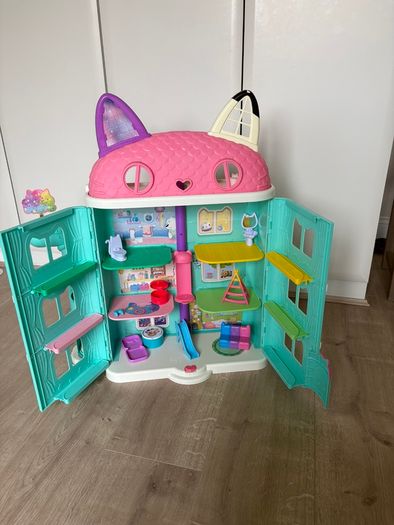 Gabbys Dollhouse