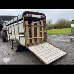 Cattle trailer