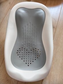Baby bath stand