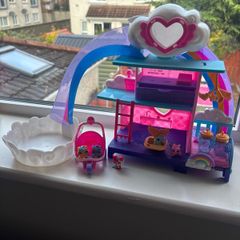 Hatchimal house and hatchimals