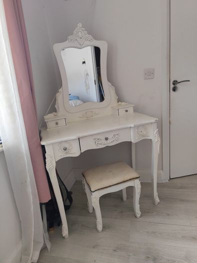 dressing table