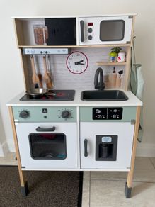 Toy kitchen