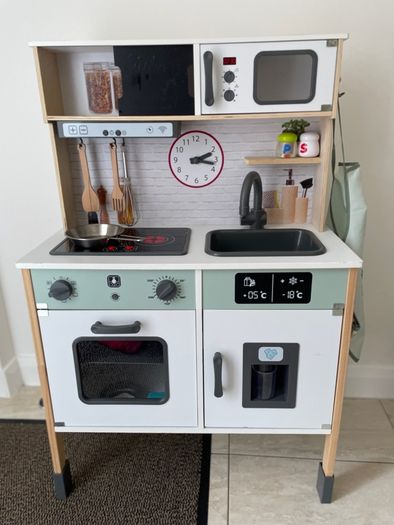 Toy kitchen