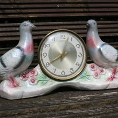 Vintage Jema Holland Pair of Pigeons Mantle Clock Figurines No 428 (works well)