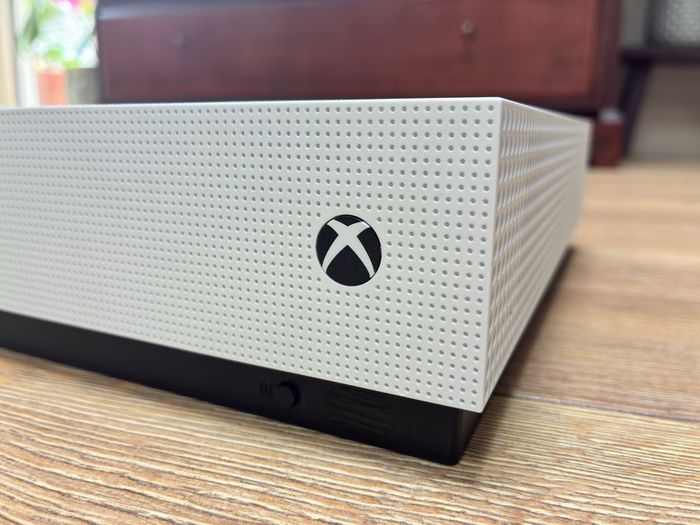 Xbox One S 1TB with controller and games