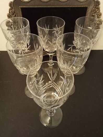 Superb set of 6 wine glasses High quality 24%lead crystal, similar to Waterford