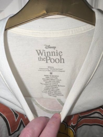 Winnie the Pooh cropped design t shirt size medium
