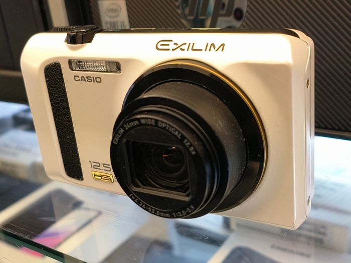 Casio Exilim EX-ZR100 Digital Camera - White (12.1MP, 12.5x Optical Zoom, 3 inch LCD)