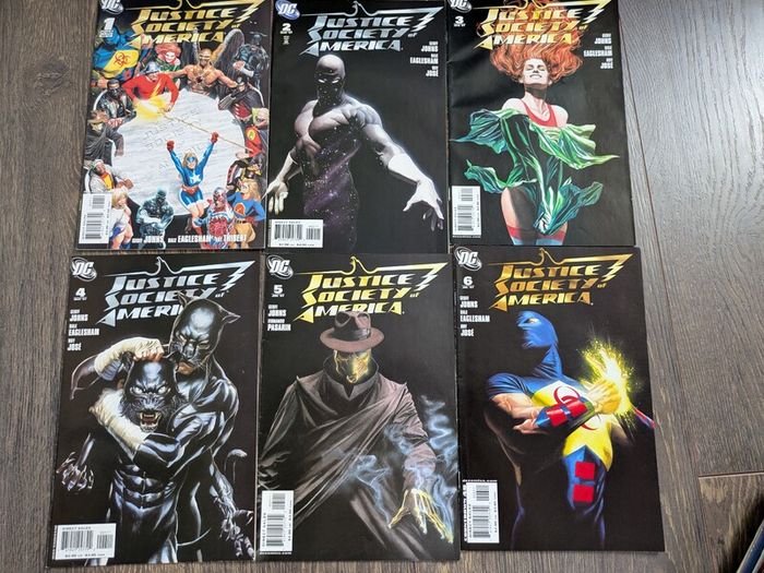 32 Various DC Vertigo Comic Books
