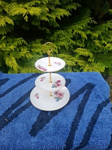 3 tiers china rose cake stand possible to post