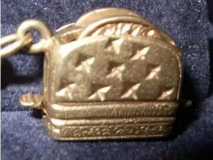 Vintage 9ct Gold Pop-Up Toaster Charm