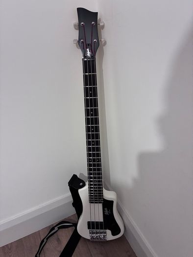 Hofner Shorty Bass White and Joy portable amp