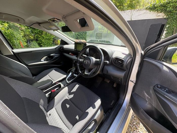 Toyota Yaris Hybrid Luna 4dr Auto 1490 Cc Grey