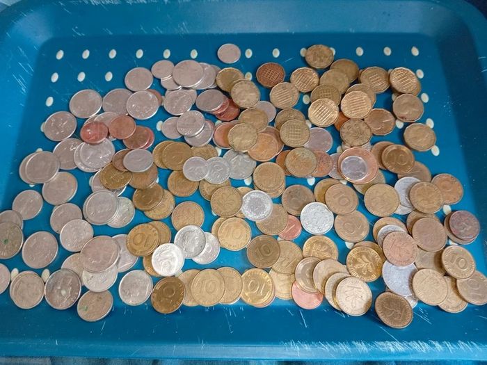 Large collection of overseas coins usa belgium germany canada uk etc good used order over 780gmn