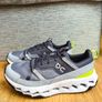On cloud trainers Image 2