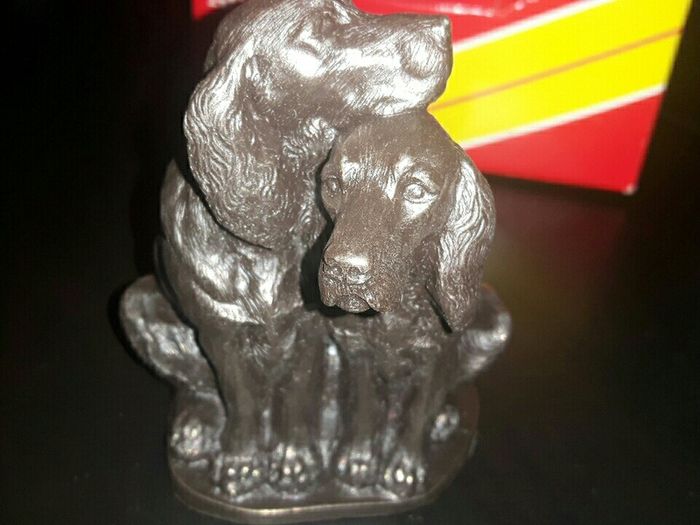 statue