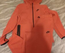 Nike tech tracksuit size 158-170 cm Perfect condition