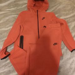 Nike tech tracksuit size 158-170 cm Perfect condition