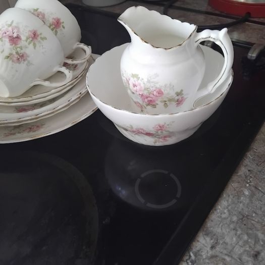 28piece Vintage Tea Set