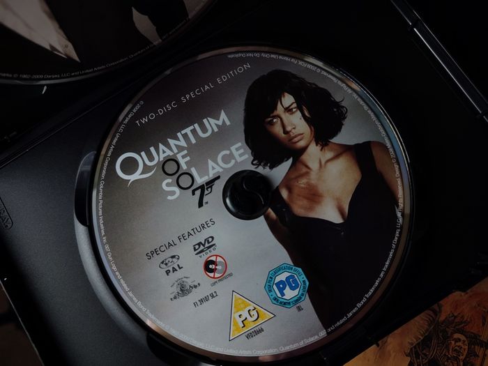 Quantum of Solace ! Two Disk Special Edition ! with Slipcase ! 2008 ! DVD ! James Bond !